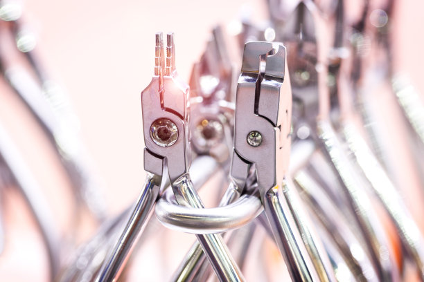 用于制造假牙的金属医疗设备工具合集图片下载
