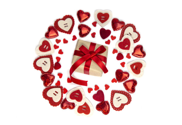 情人节。情人节的心圈。白底红心。隔离。礼物。Copyspace图片下载