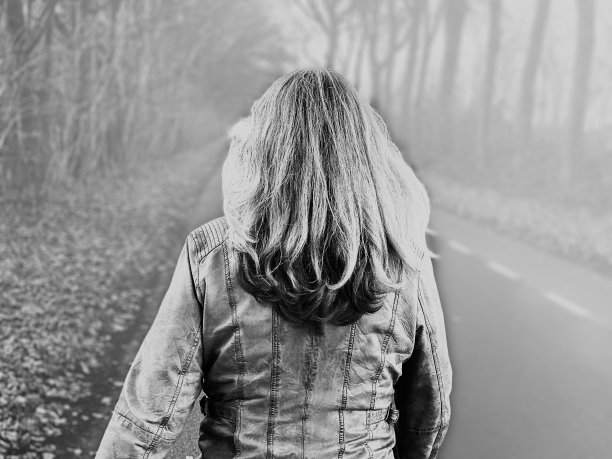 女人走图片下载