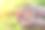 孩子们手里拿着一座小木屋。这个理念是每一个孤儿找到自己的家庭和家园的梦想。这张照片是水平的，柔焦的，在街道上拍摄的。图片下载