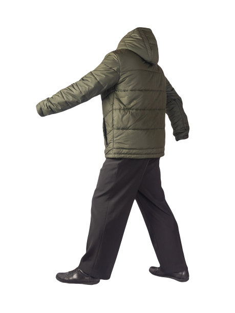 男士卡其夹克与兜帽，黑色裤子和黑色皮鞋孤立的白色背景。男人的秋天的衣服图片下载