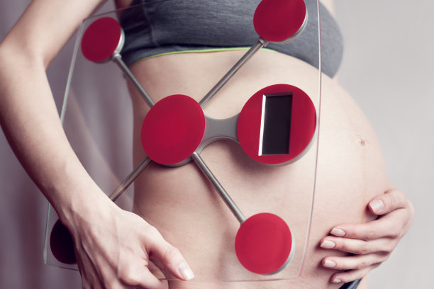 孕妇手里拿着重物图片下载