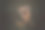 孩子们戴着红帽子，手拿两根糖果棒在黑色背景上形成的大发光心图片下载