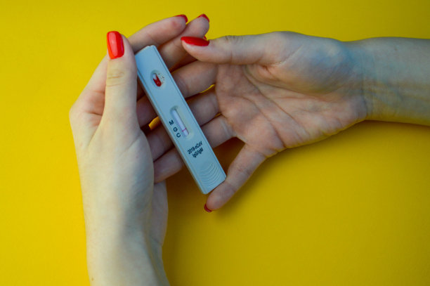 Covid-19 IgG/IgM快速检测。SARS-CoV2血清学测试。冠状病毒抗体测试图片下载