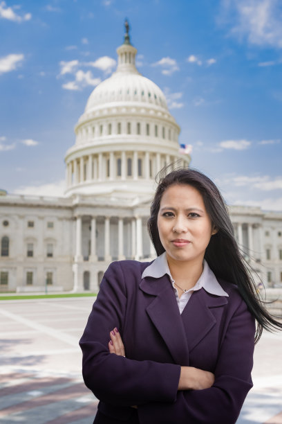 亚洲女商人在华盛顿特区的美国国会大厦图片下载