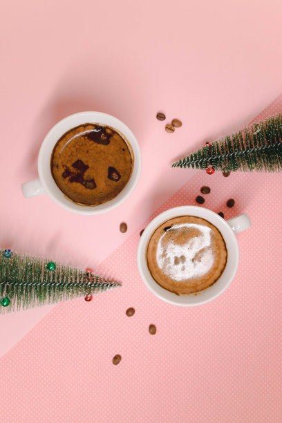 粉红色背景上的咖啡图片下载
