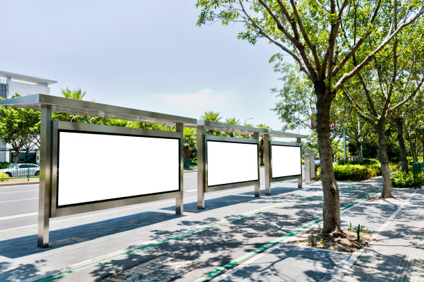 公共汽车站的空白广告牌图片下载