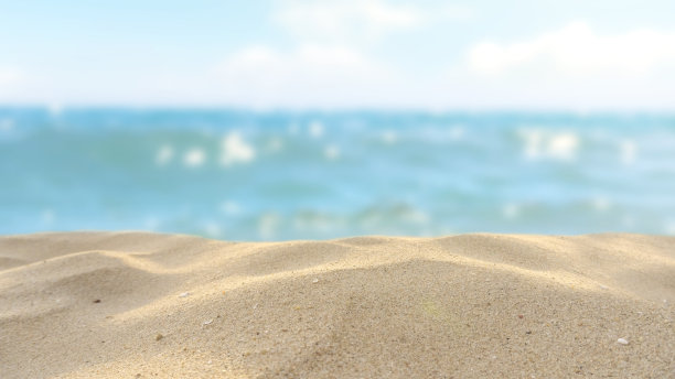 海沙和波光粼粼的海水图片下载