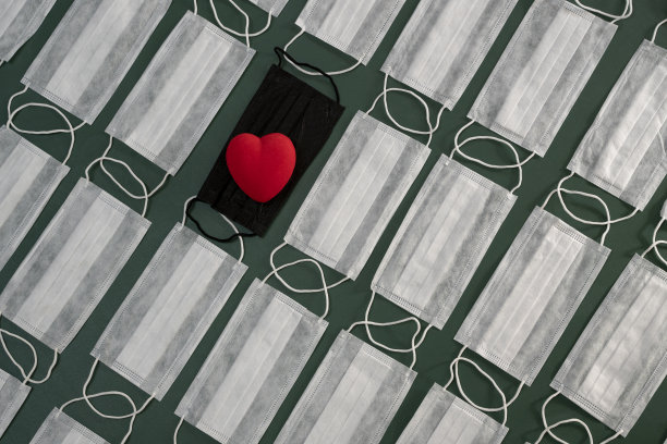 红色爱心口罩图案图片下载