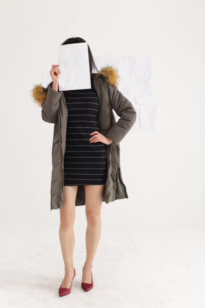 美丽的女人拿着牌子库存照片图片下载