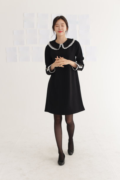 穿着黑衣服的漂亮女人图片下载