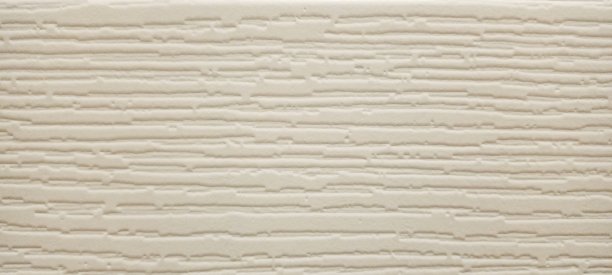 这棵树的树皮是白色的，有裂缝。图片下载