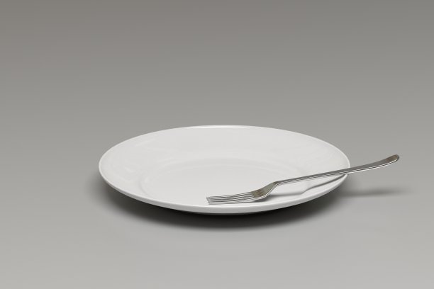 清空瓷盘，可以用叉子、刀和勺子上桌了。图片下载