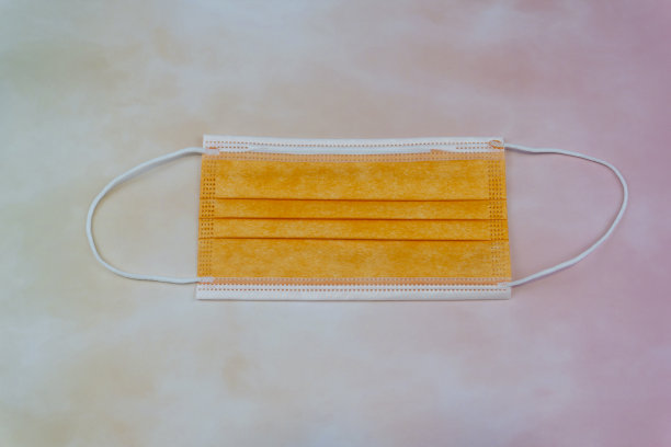 黄色面罩上的多色背景。图片下载