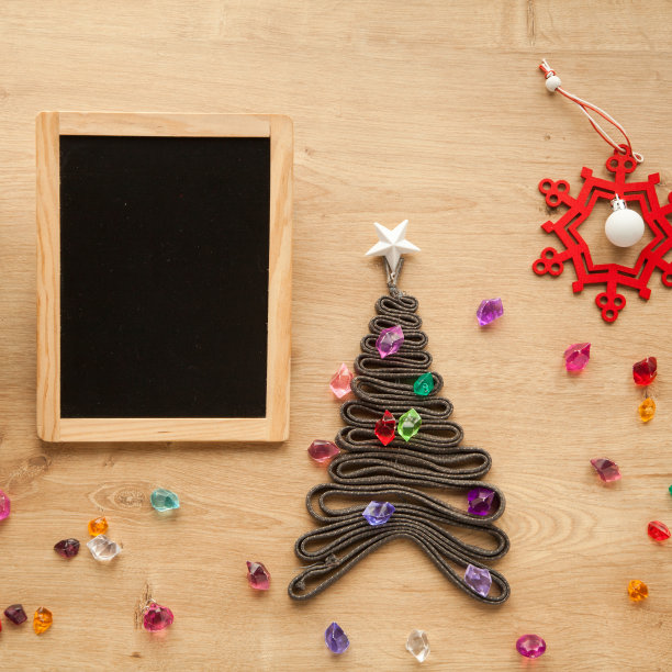 以黑板为背景，书写圣诞和新年的捕捉图片下载