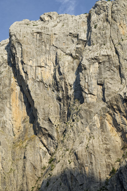 Anića kuk悬崖在Paklenica国家公园，克罗地亚图片下载