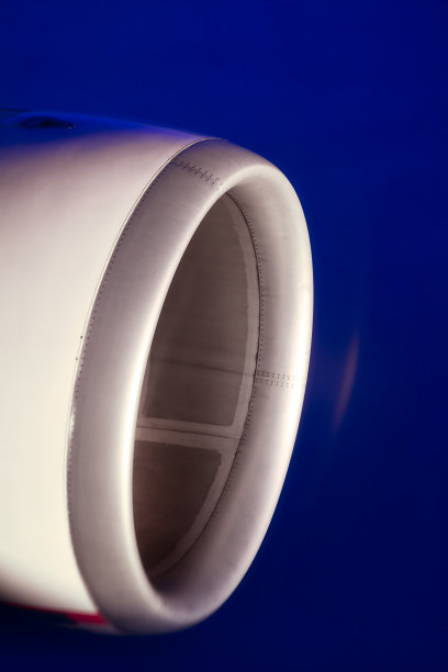 飞机引擎在飞行中图片下载