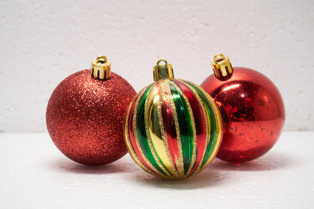 圣诞树装饰球图片下载