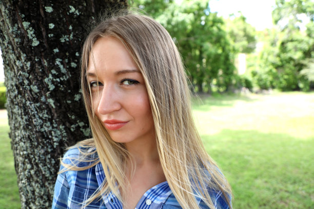 美丽年轻的成年女性肖像图片下载