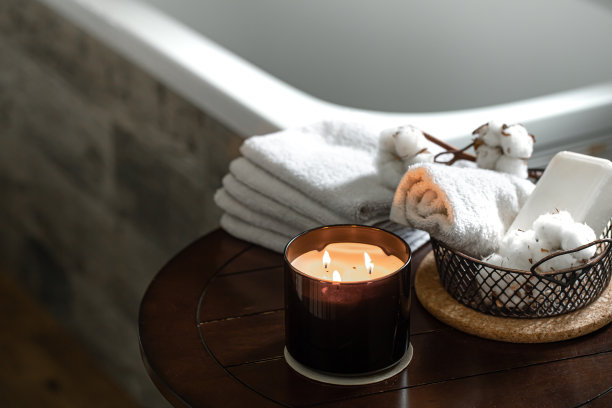 水疗组合蜡烛和浴室配件。图片下载