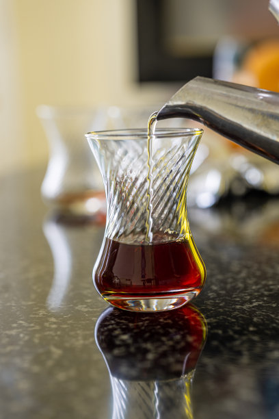 在家泡制土耳其茶。图片下载