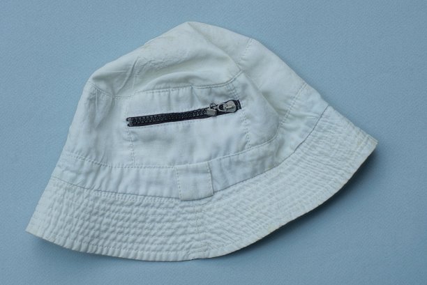 一顶白布巴拿马草帽图片下载