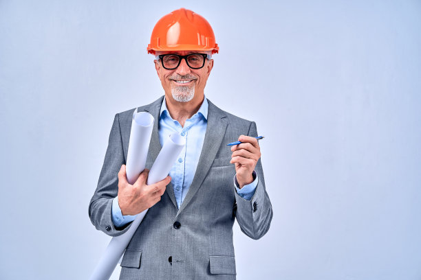 快乐成熟的男人要签一份协议图片下载