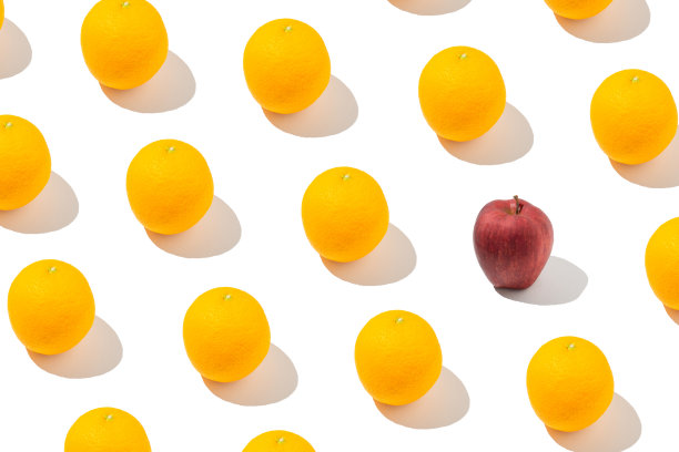 时髦的阳光夏天图案的橙色水果。白色背景上的简约夏季概念。图片下载
