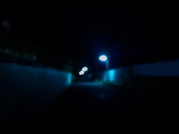 晚上模糊照片图片下载