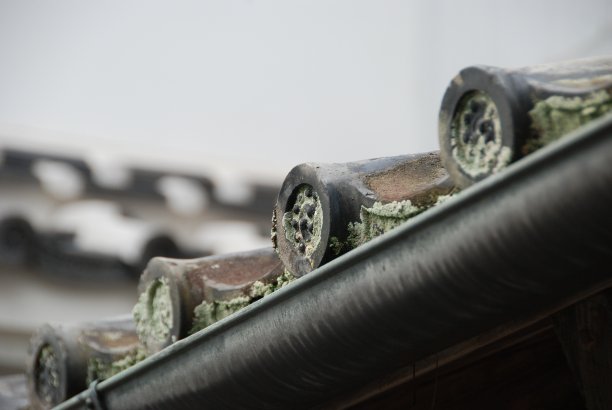 日本老房子的瓦屋顶图片下载