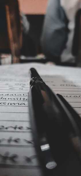 书上的笔图片下载