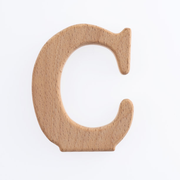 白色背景上的木质字母C图片下载