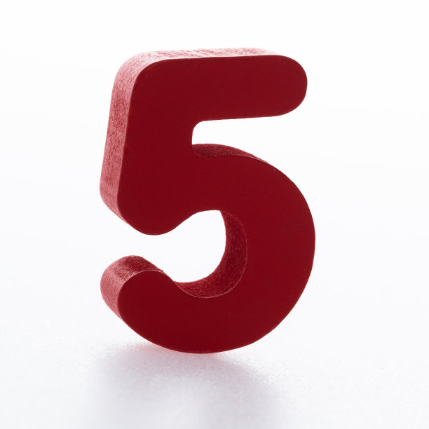 白色背景上的5号木器图片下载