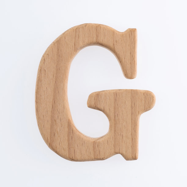 白色背景上的木制字母G图片下载