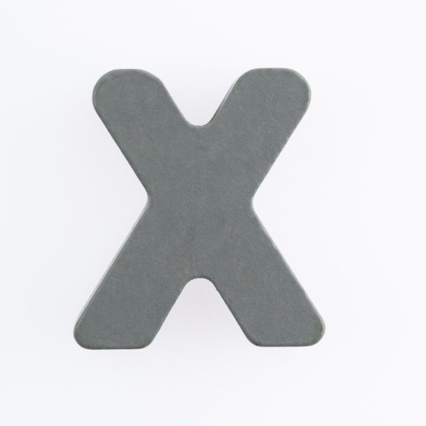 白色背景上的木制字母X图片下载