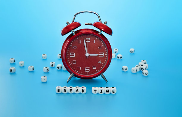 木立方体与单词中断时间图片下载