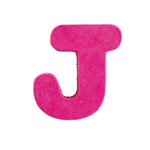 白色背景上的木制字母J图片下载