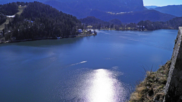 流血定居点和流血湖全景(Blejsko jezero, Bleder See oder Veldeser See)图片下载