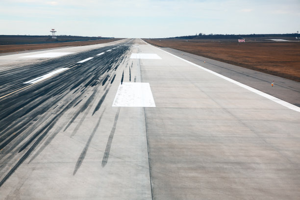 机场跑道用脏橡胶摩擦图片下载