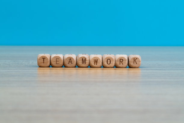 木块与文字团队合作图片下载