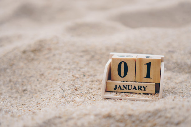 木砖砌块显示日期和月日历的1月1日或元旦。庆祝和假期长周末季节概念。图片下载