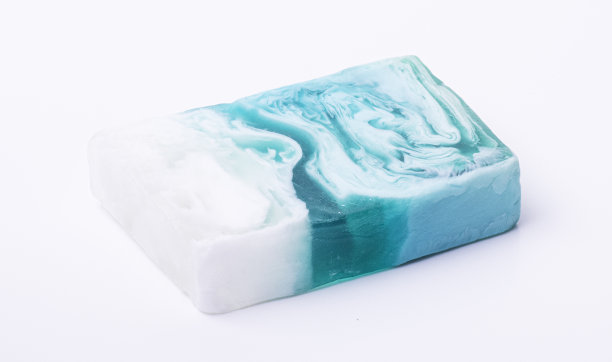 手工香皂在特写，孤立在一个白色的背景。soap使图片下载