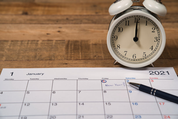 简单的一月日历和白色时钟图片下载