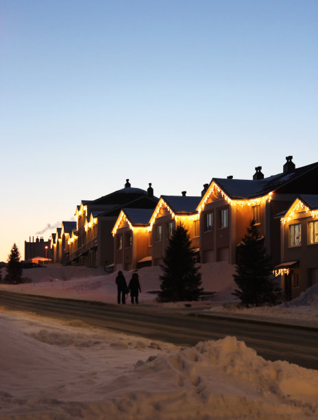 背景景观傍晚街道照明的房子图片下载