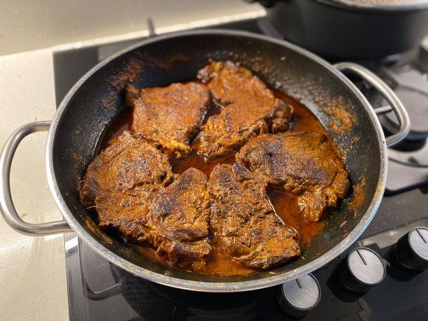 茄汁牛肉锅。慢炖锅。图片下载