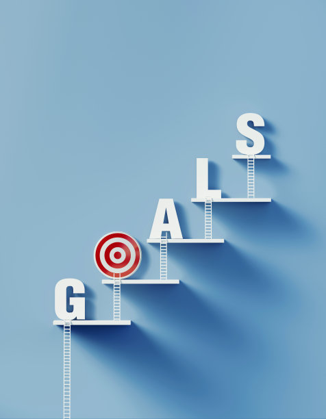 白色梯子斜靠在靶心上，在蓝墙上写目标图片下载