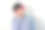 戴着红色耳机的男人站着图片下载