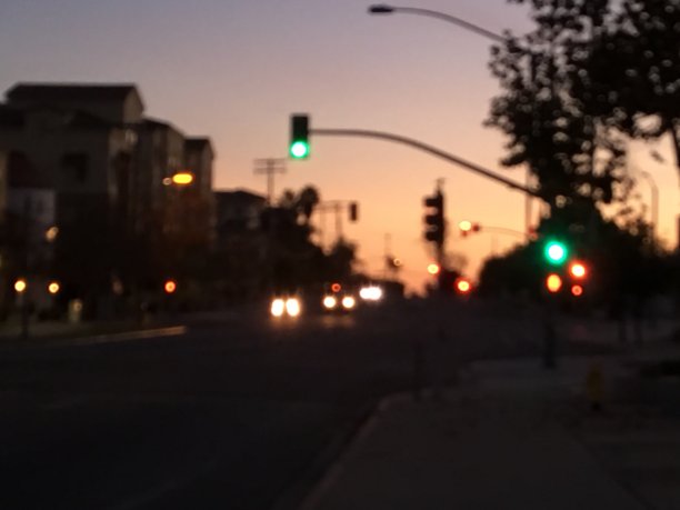 模糊的红绿灯图片下载