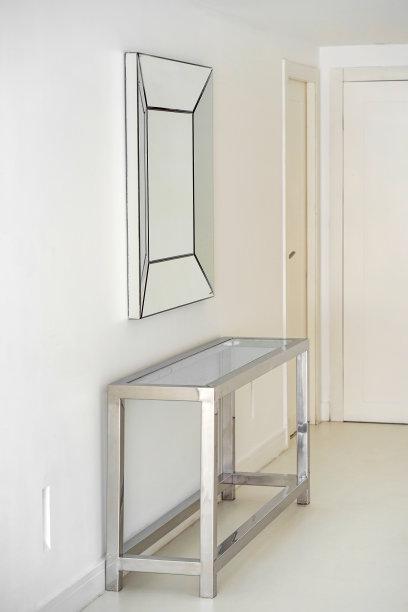 走廊里的镜子，现代家庭住宅的门厅图片下载