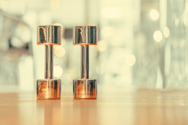 健身房里的哑铃特写图片下载